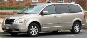 2008-2010_Chrysler_Town_&_Country_--_03-18-2011