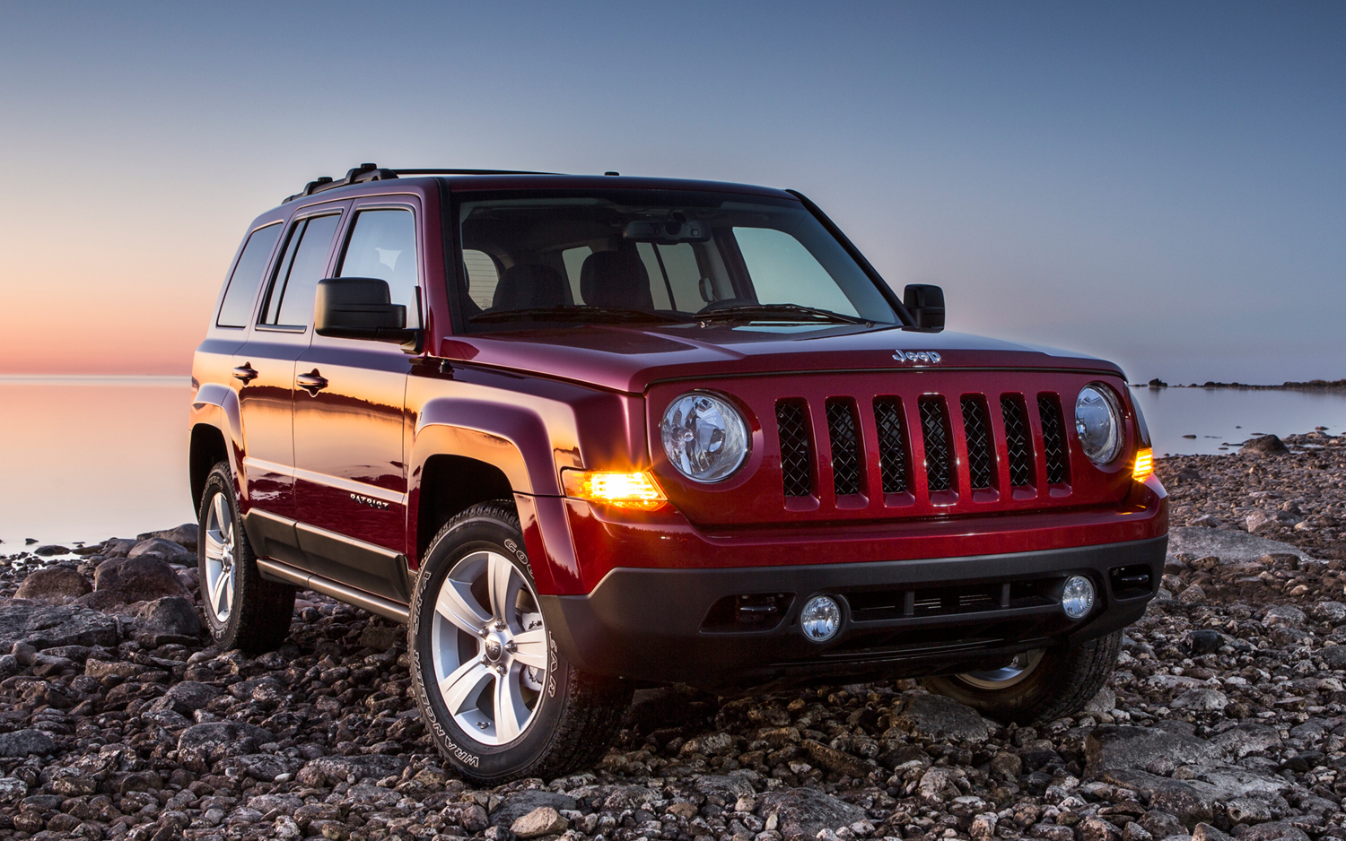 2014-Jeep-Patriot-front-three-quarters-view